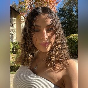 Meet your Posher, Isabelle